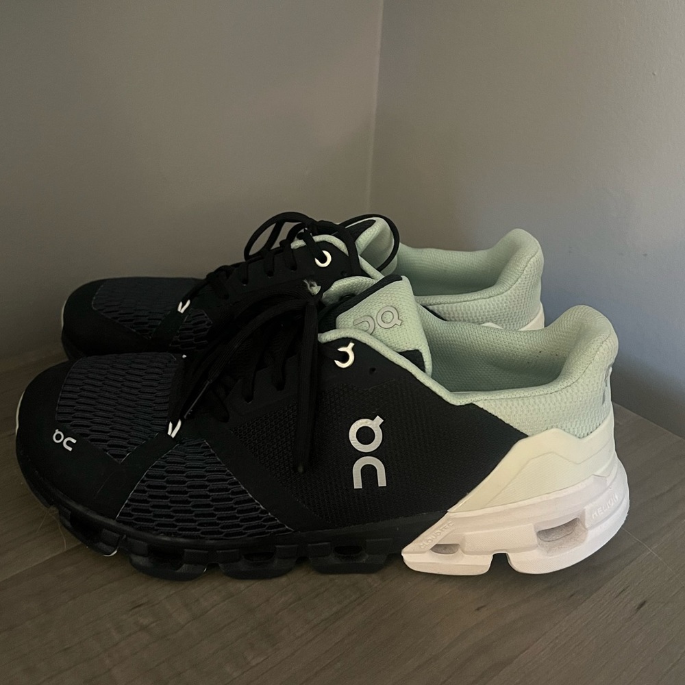 On Cloud CloudFlyer v4 Women Sneakers Size 9 Black Teal